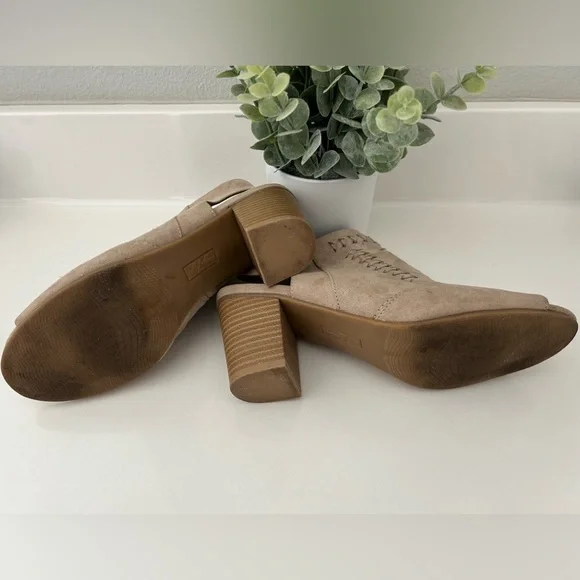 Women’s tan heels - Picture 5 of 7
